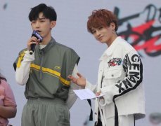 澳门金沙网址粉丝嘉年华陈奕天郭俊辰组合特别抢眼 表演魔术