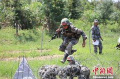 澳门金沙官网大颗大颗的汗珠正从他的额头滚落下来